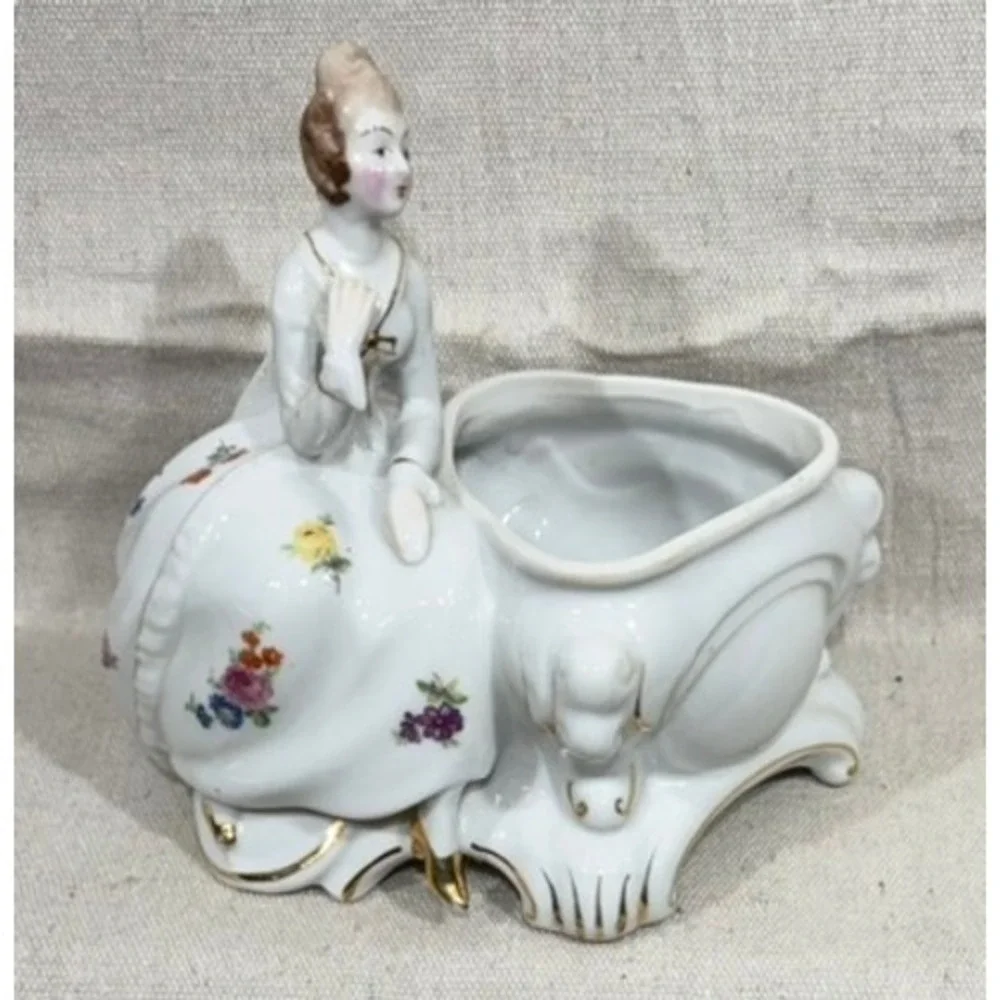 Vintage 1920s Dermay Fifth Avenue NY Porcelain Bath Powder Vanity Jar Lady